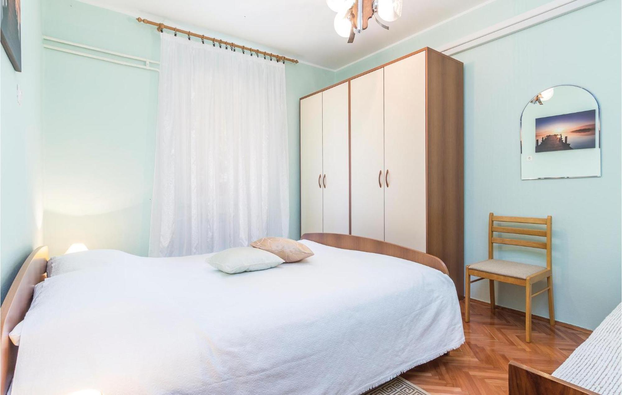 Cozy Apartment In Pican With Kitchen Extérieur photo